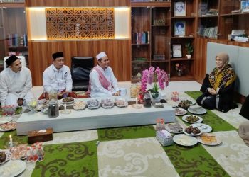 Siti Atiqoh saat berkunjung ke Syifaul Qulub di Cinangka, Kabupaten Serang. (dok. istimewa)