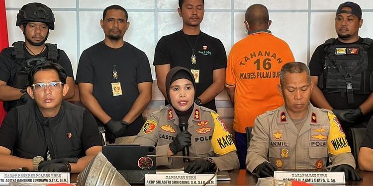 AG pria asal Maluku yang mencuri kubah emas masjid senilai Rp 3 miliar (Dok. Humas Polres Buru)