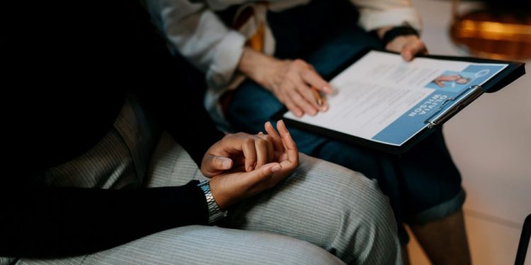 Ilustrasi Rekruitmen Bersama BUMN (dok. Photo by cottonbro studio: https://www.pexels.com/photo/person-in-white-long-sleeve-shirt-holding-a-clipboard-with-resume-5989933/)