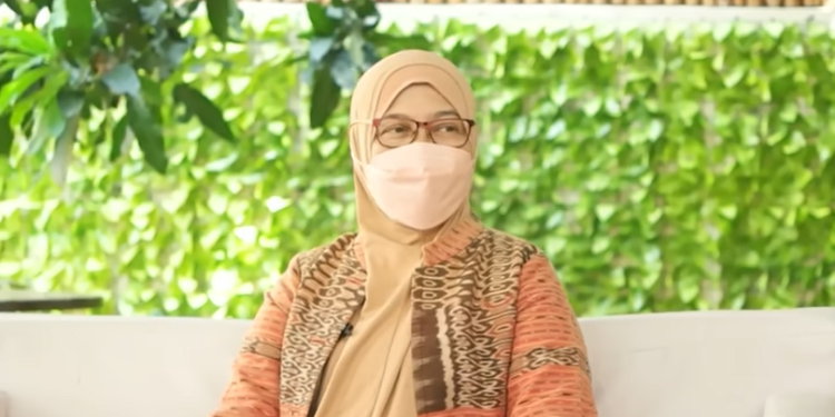 Dr.Dewi Inong Irana, SpKK, dokter spesialis kulit dan kelamin (dok. Youtube Macan Idealis)