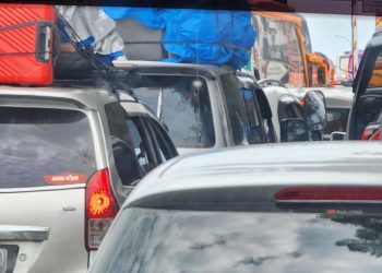 Terjadi kemacetan 7 jam lebih di Pelabuhan Merak (dok. Twitter @otakotakkk)