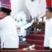 Momentum saat Prabowo remas bahu Anies Baswedan di rapat pleno penetapan presiden dan wakil presiden terpilih di KPU, Rabu 24 April 2024 (dok. Youtube KPU RI)