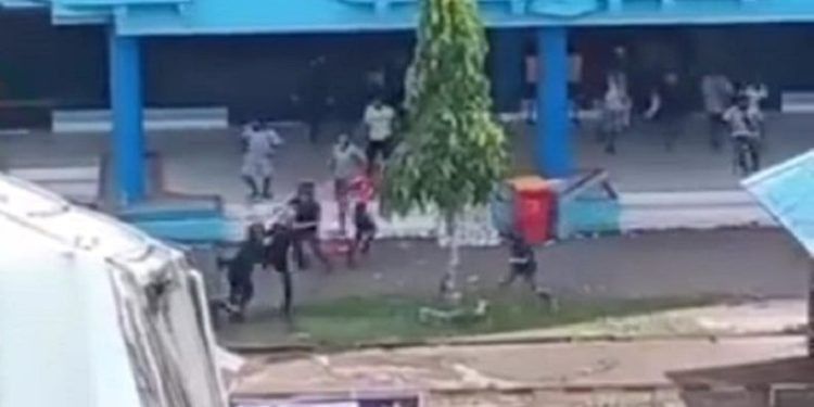 Bentrokan anggota Brimob dengan TNI AL di Sorong Papua Barat (dok. istimewa)