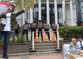 Sejumlah seniman gelar aksi di MK. (dok. istimewa)