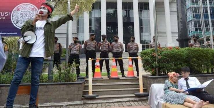 Sejumlah seniman gelar aksi di MK. (dok. istimewa)