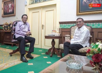 Ponco Hartono (baju putih) sekarang menjabat sebagai Kepala Kejaksaan Jawa Tengah (dok. jogjaprov.go.id)