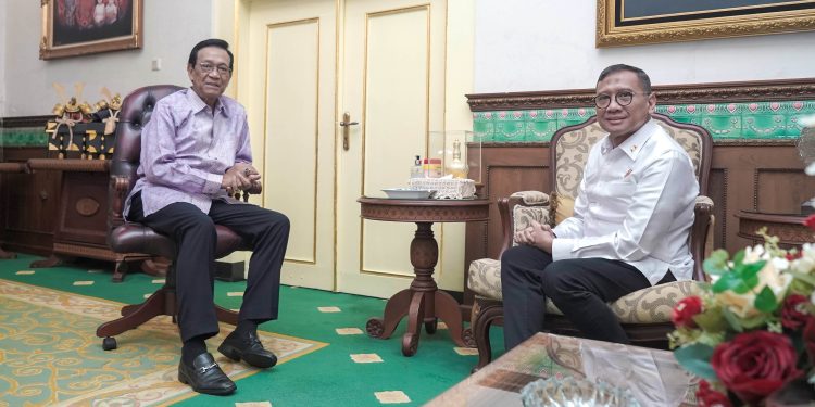 Ponco Hartono (baju putih) sekarang menjabat sebagai Kepala Kejaksaan Jawa Tengah (dok. jogjaprov.go.id)