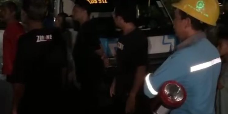 tangkapan layar mobil PLN disandera warga di Kudus. (ist)