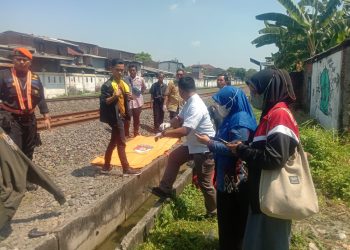 Wanita tewas tertabrak kereta api