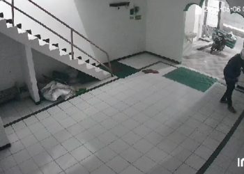 pencurian kotak amal