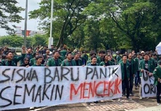 Mahasiswa demo meminta UKT diturunkan (dok. istimewa)