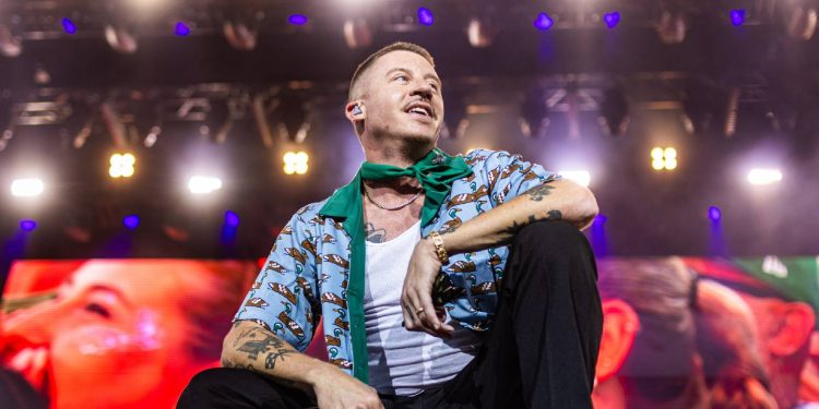 Rapper AS Macklemore (dok. The Nation)