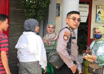 Yudhian Prasetyamukti (baju tosca) tersangka penipuan arisan online (dok. Kejati Jateng)