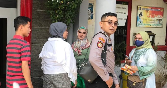 Yudhian Prasetyamukti (baju tosca) tersangka penipuan arisan online (dok. Kejati Jateng)