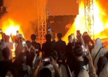 Penonton konser Lentera Festival di Tangerang ricuh bakar panggung (dok. istimewa)