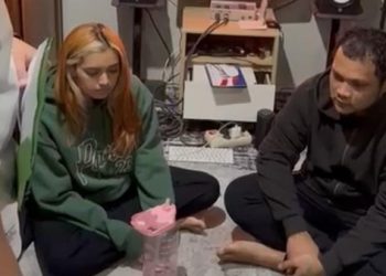 Virgoun dan PA saat digrebek polisi di sebuah kamar kos (dok. istimewa)