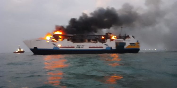 kapal terbakar