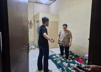 Tersangka Sandra Mariatun alias SM, salah satu direktur BPR syariah di Kota Solo yang rugikan negara sebesar Rp 8 miliar (dok. Kejari Karanganyar)