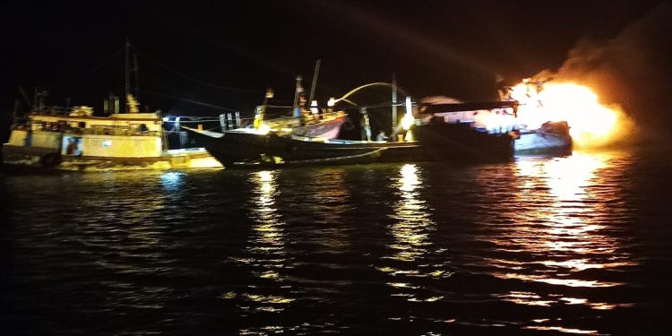 Kapal Nelayan Terbakar di Dermaga Wijayapura Cilacap, Kerugian Capai Rp 1 Miliar