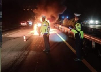 Mobil Agya Terbakar di Tol KM 439 Semarang, Diduga Korban Tabrak Lari