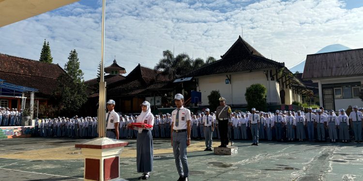 Satlantas Polres Wonosobo Sosialisasikan Operasi Zebra Candi 2024 di SMA Negeri 1 Mojotengah