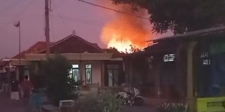 Rumah Warga di Kendal Terbakar Hebat, Diduga Akibat Korsleting Listrik