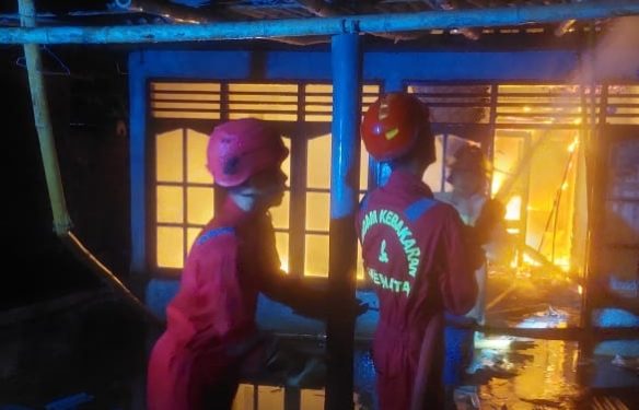 Kebakaran Hanguskan Rumah di Kroya, Pemilik Alami Kerugian Rp100 Juta