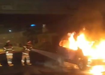 Mobil Avanza Hangus Terbakar di Bawah Jembatan Viaduk Solo, Diduga Korsleting Listrik