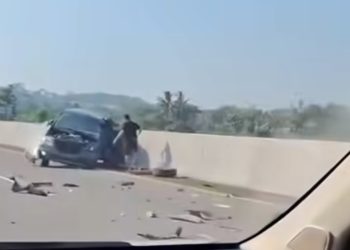 Kecelakaan Tabrakan Innova dan Truk Tronton di Tol Semarang-Solo