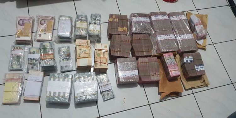 Uang suap kasus pembunuhan Ronald Tanur yang disita Kejaksaan Agung (dok. istimewa)