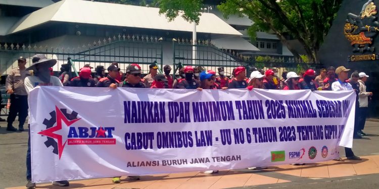 Buruh di Jawa Tengah Ancam Mogok Massal Jika Putusan MK Soal Pengupahan Tak Diterapkan