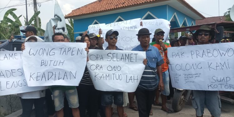 Warga Desa Tawangharjo Pati Gelar Aksi Protes di Kantor Kepala Desa, Desak Pelantikan Kadus Terpilih