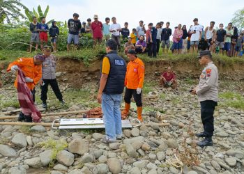 Penjala Ikan Temukan Mayat Lansia Mengambang di Sungai Gintung Purbalingga