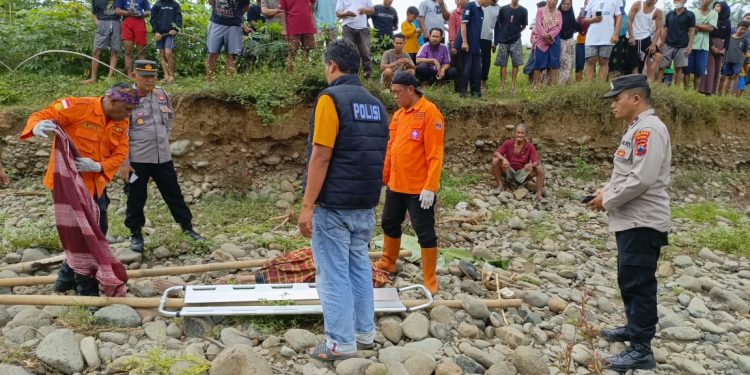 Penjala Ikan Temukan Mayat Lansia Mengambang di Sungai Gintung Purbalingga