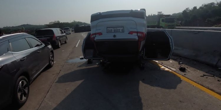 BREAKING NEWS Kecelakaan Suzuki Ertiga vs Elf di Tol Kendal, Satu Orang Tewas