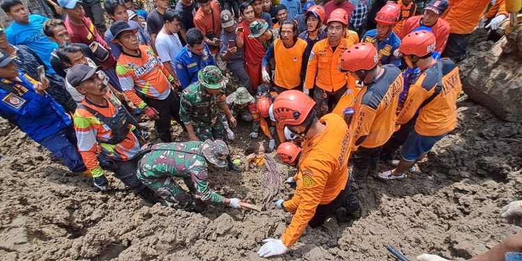 Dua Orang Tewas Tertimpa Tanah Longsor di Kebumen