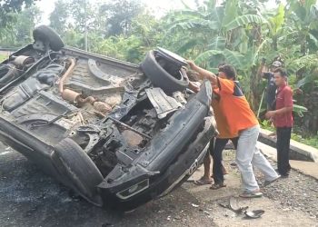 Pejalan Kaki Tewas Tertabrak Mobil di Patikraja Banyumas, Terbalik Usai Hantam Pembatas Jembatan