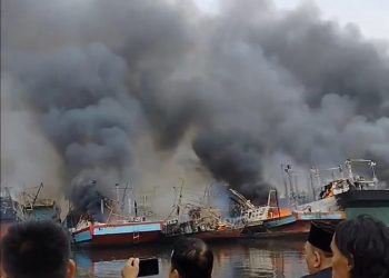 Kebakaran Hebat Landa 13 Kapal Nelayan di Pekalongan, Penyebab Masih Diselidiki