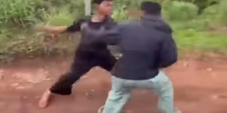 Viral Dua Siswa di Kendal Adu Jotos hingga Dikeroyok Rekannya yang Lain