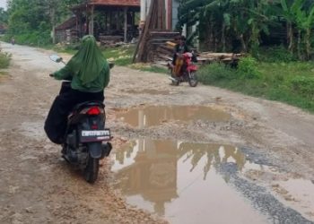 Pati Viral Lagi, Kali Ini Jalannya Rusak Parah Seperti Kubangan