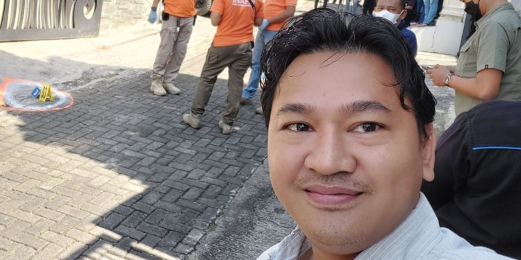 Inilah Tampang Damar Sinuko Wartawan CNN Indonesia yang Diduga Intimidasi Keluarga Korban Penembakan Polisi di Semarang