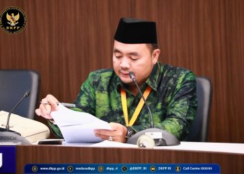Ketua KPU RI Mochammad Afifuddin saat konferensi pers hasil Pilkada 2024 (dok. istimewa)