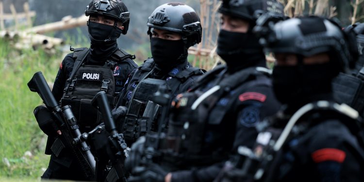 Densus 88 Polri Tangkap Tiga Teroris Kelompok MIT di Sulteng dan NTB