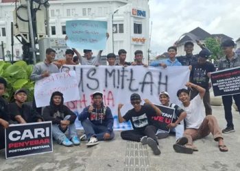 Segelintir Orang Ini Demo Tolak Miftah Mundur dari Jabatan Utusan Khusus Presiden, Ancam Cari Penyebar Video