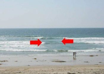 Ilustrasi pertemuan dua arus susur pantai saat terjadi boleran atau rip current yang terjadi di pantai.(Dok Facebook Aditya Wahyudin)