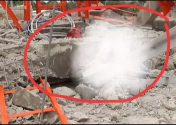 Coran tower roboh di Bekasi timpa pekerja (dok. istimewa)