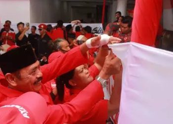 Dewan Pimpinan Cabang (DPC) PDIP Kota Solo menggelar aksi cap jempol darah sebagai bentuk dukungan terhadap Ketua Umum Megawati Soekarnoputri (dok. istimewa)