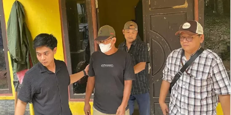 Tim Tangkap Buronan (Tabur) Kejaksaan Negeri (Kejari) Kotawaringin Barat berhasil menangkap buronan kasus korupsi, T. Agus Suprapto (dok. istimewa)