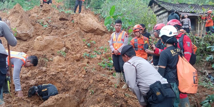 Unit K9 temukan bayi korban longsor Pekalongan (dok. Polda Jateng)