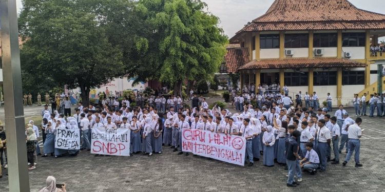 Ratusan siswa SMKN 2 Solo gagal mendaftar SNBP 2025 akibat masalah finalisasi data PDSS. (dok. istimewa)